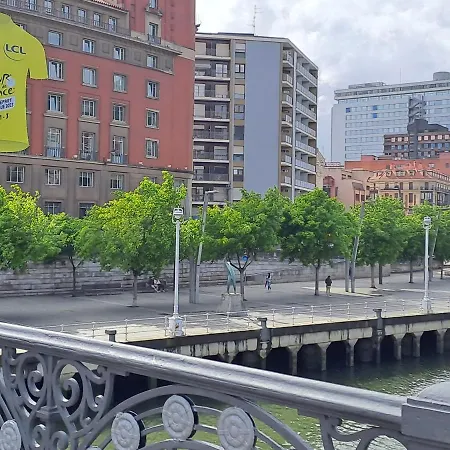 En El Centro Con Garaje Directo. Appartement