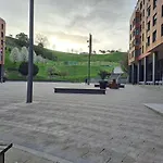 Apartamento En El Centro Con Garaje Directo. *