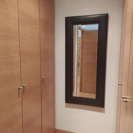 Apartamento En El Centro Con Garaje Directo. *